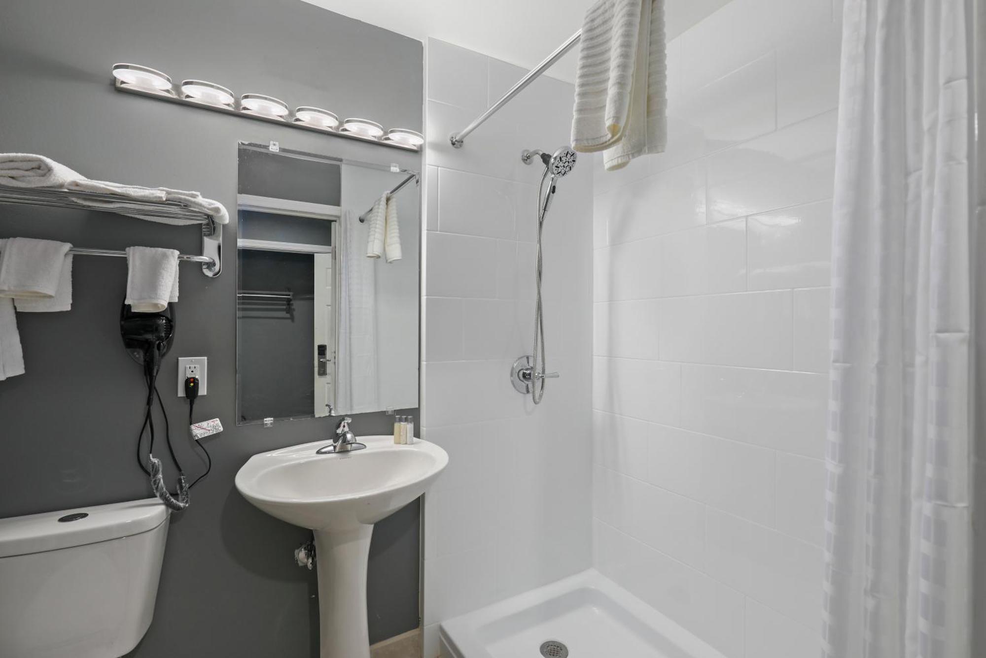 Four Seasons Country Inn Glasgow Esterno foto
