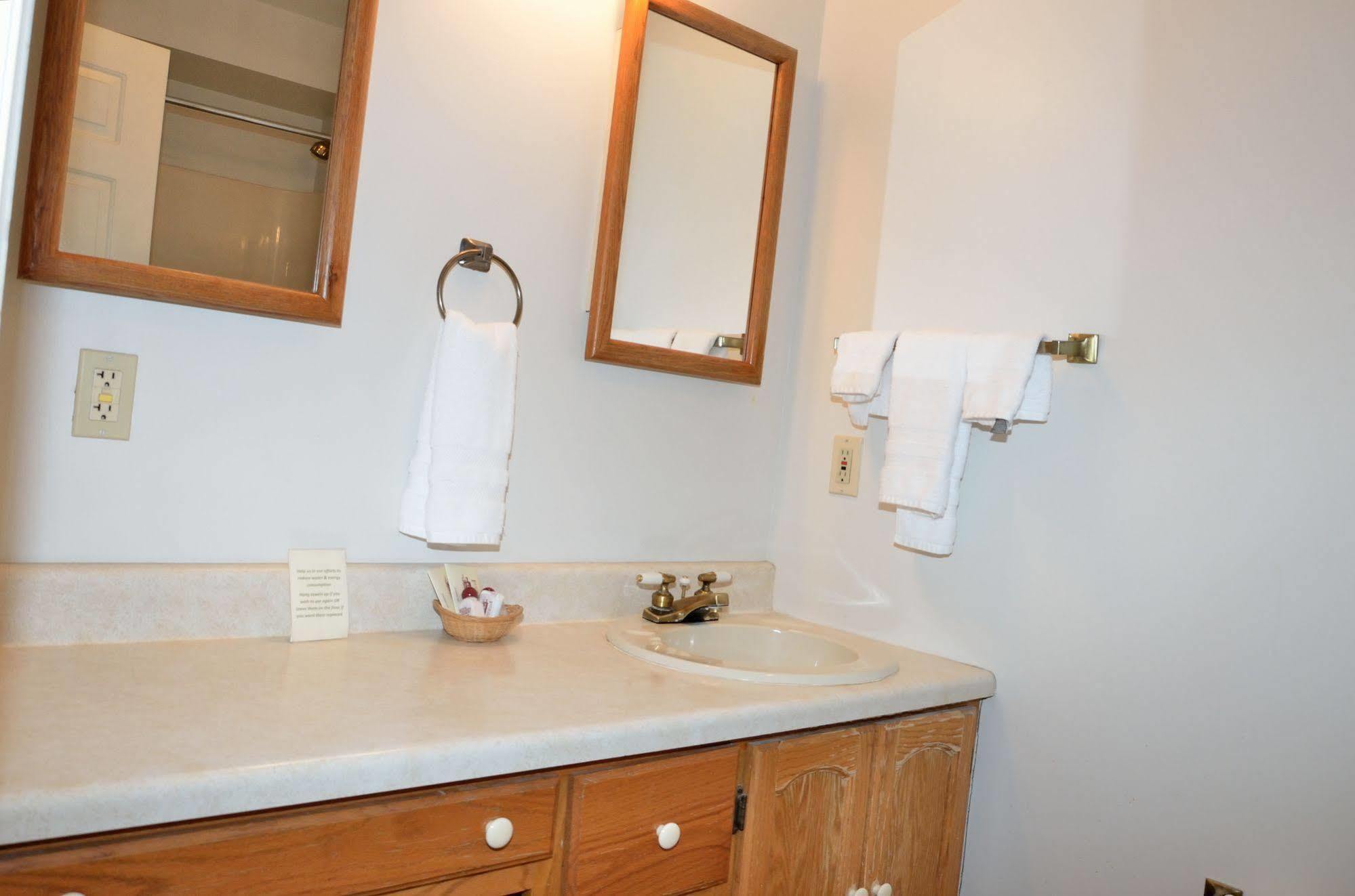 Four Seasons Country Inn Glasgow Esterno foto
